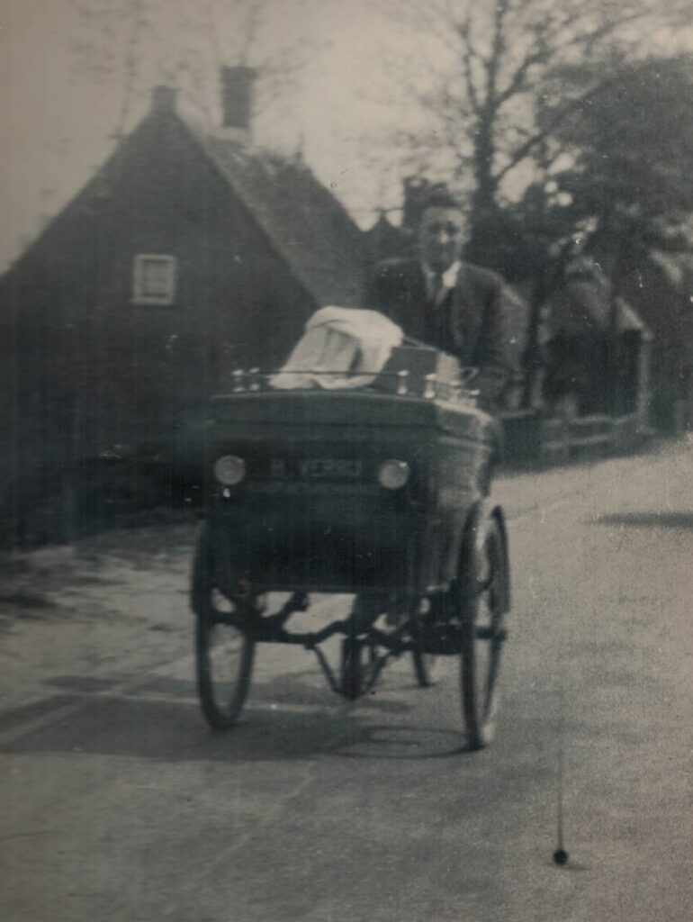 hendrik verrij op de bakfiets 1935